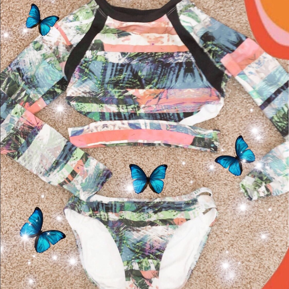 girls swimsuit